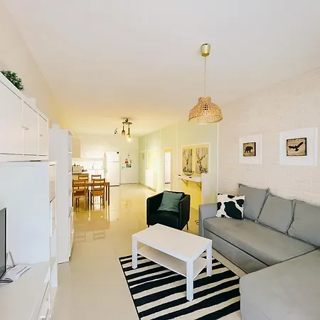 Spacious & Modern 1 Bedroom Perivolia tou Trikomou