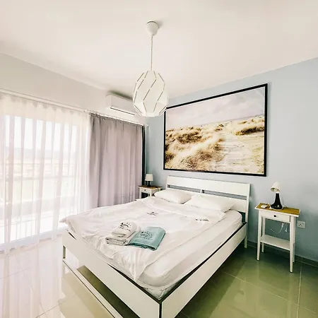 Spacious & Modern 1 Bedroom Apartment *