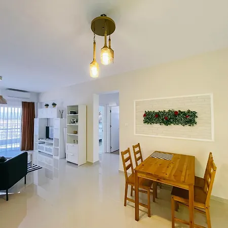 Spacious & Modern 1 Bedroom