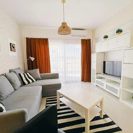 Spacious & Modern 1 Bedroom Apartment *