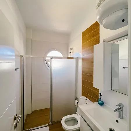 Spacious & Modern 1 Bedroom Perivolia tou Trikomou